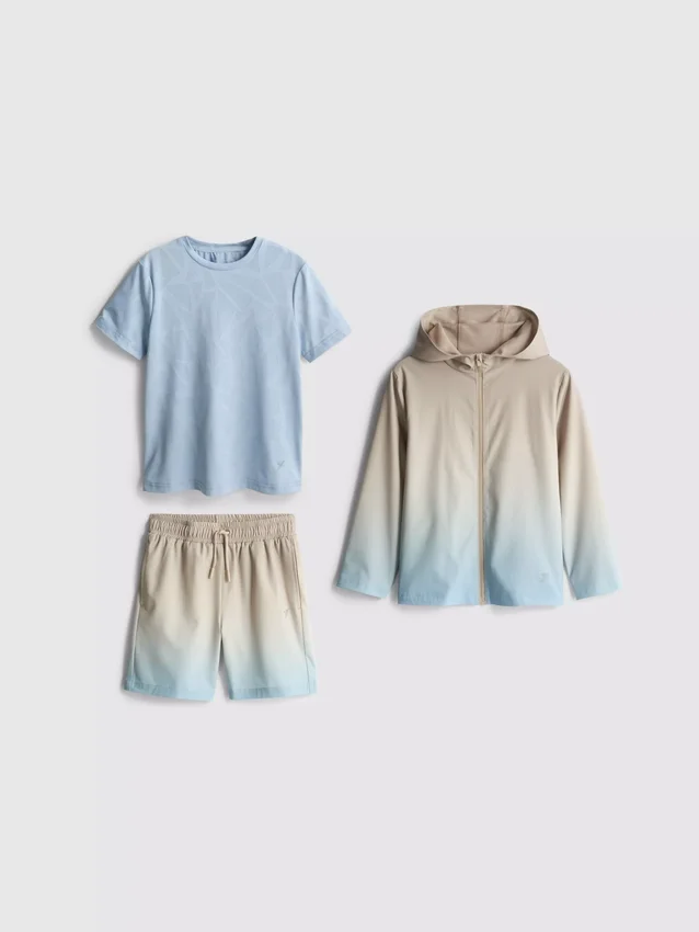 1,5-7 yaş | 3 parçalı spor gömlek, şortlar ve kapüşonlu sweatshirt takımı 1,5-7 yaş | 3 parçalı spor gömlek, şortlar ve kapüşonlu sweatshirt takımı