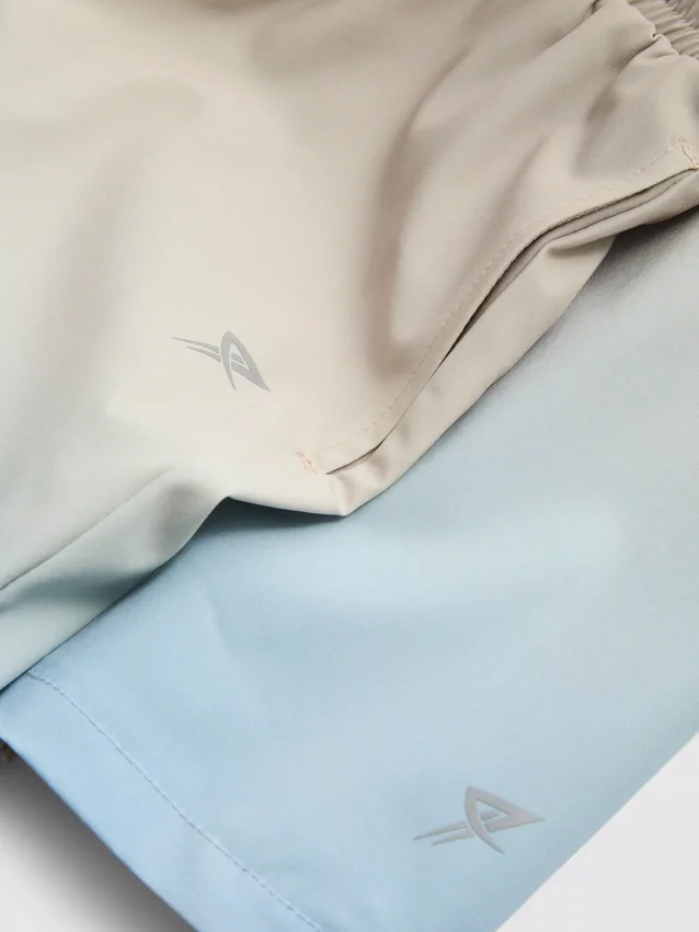 1,5-7 yaş | 3 parçalı spor gömlek, şortlar ve kapüşonlu sweatshirt takımı 1,5-7 yaş | 3 parçalı spor gömlek, şortlar ve kapüşonlu sweatshirt takımı