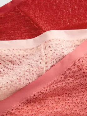 3’lü paket, baştan aşağı dantelli Brezilya tarzı külot