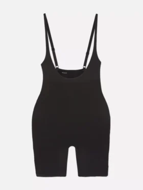Açık göğüslü, uyluk ortasına kadar uzanan Korseyi ve Toparlayıcı İç Giyim bodysuit