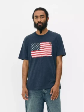 Amerikan bayraklı kısa kollu şort