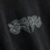 Arka kısmında grafik baskılı tişört