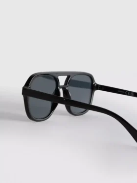 Aviator tarzı güneş gözlüğü