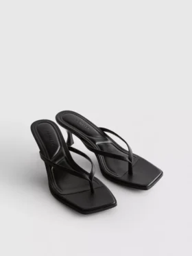 Ayak parmağı arası topuklu mules sandaletler