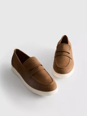 Ayakkabı giyilmeden giyilebilen loaferlar