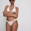 Bandana desenli halter yaka bikini üstü Bandana desenli halter yaka bikini üstü