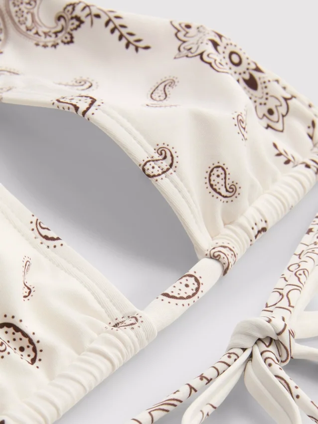 Bandana desenli halter yaka bikini üstü Bandana desenli halter yaka bikini üstü