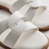 Bükümlü kayışlı mules sandaletler