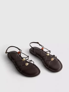 Boncuklu bantlı sandaletler