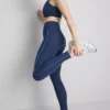 Boru detaylı, pürüzsüz destekli spor tayt Boru detaylı, pürüzsüz destekli spor tayt