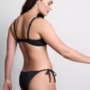Daha dolgun göğüslü, balenli bikini üstü Daha dolgun göğüslü, balenli bikini üstü