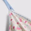 Dar kesim askılı bluz ve şortlardan oluşan pijama takımı Dar kesim askılı bluz ve şortlardan oluşan pijama takımı