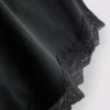 Dar kesim askılı bluz ve şortlardan oluşan pijama takımı Dar kesim askılı bluz ve şortlardan oluşan pijama takımı