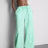 Desenli geniş paça plaj pantolonu Desenli geniş paça plaj pantolonu