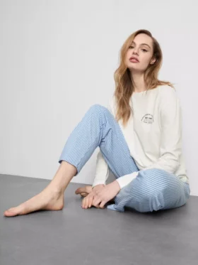 Desenli pamuklu bisiklet yaka pijama takımı Desenli pamuklu bisiklet yaka pijama takımı