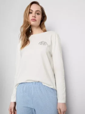 Desenli pamuklu bisiklet yaka pijama takımı Desenli pamuklu bisiklet yaka pijama takımı
