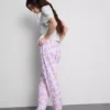 Desenli pamuklu pijama takımı Desenli pamuklu pijama takımı