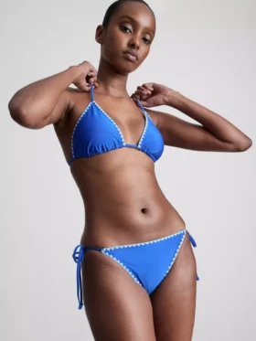 Dikiş detaylı üçgen bikini üstü