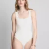 Dikişsiz kare yakalı bodysuit Dikişsiz kare yakalı bodysuit