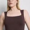 Dikişsiz kare yakalı bodysuit Dikişsiz kare yakalı bodysuit