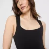 Dikişsiz kare yakalı bodysuit Dikişsiz kare yakalı bodysuit