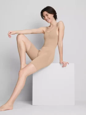 Dikişsiz korseyi ve toparlayıcı iç giyim bodysuit