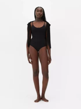 Dikişsiz korseyi ve toparlayıcı iç giyim bodysuit