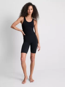 Dikişsiz korseyi ve toparlayıcı iç giyim bodysuit