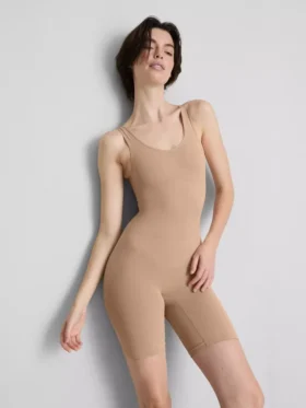 Dikişsiz korseyi ve toparlayıcı iç giyim bodysuit