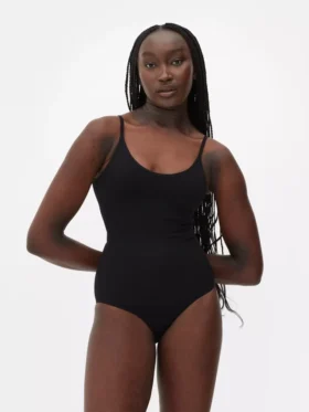 Dikişsiz korseyi ve toparlayıcı iç giyim bodysuit