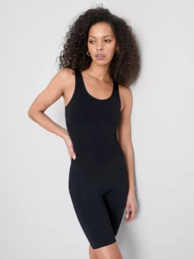 Dikişsiz korseyi ve toparlayıcı iç giyim bodysuit