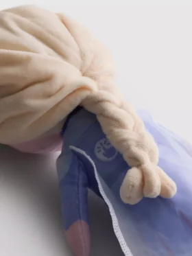 Disney’in Frozen serisinden Elsa peluş oyuncağı