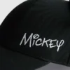 Disney’in Mickey Mouse kulaklı beyzbol şapkası Disney’in Mickey Mouse kulaklı beyzbol şapkası