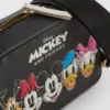 Disney’in Mickey ve Arkadaşları desenli kamera çantası