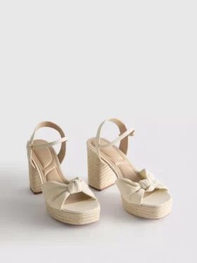 Düğüm detaylı platform sandaletler