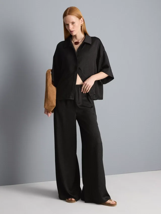 Dokulu düz paça saten pantolon Dokulu düz paça saten pantolon