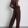 Dokulu geniş paça pantolon Dokulu geniş paça pantolon