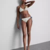Dokulu limon desenli, yandan bağlamalı bikini altları Dokulu limon desenli, yandan bağlamalı bikini altları