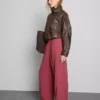 Elastik bel, geniş paça pantolon Elastik bel, geniş paça pantolon