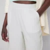 Elastik bel, geniş paça pantolon Elastik bel, geniş paça pantolon