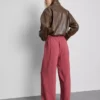 Elastik bel, geniş paça pantolon Elastik bel, geniş paça pantolon