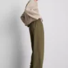 Elastik bel, geniş paça pantolon Elastik bel, geniş paça pantolon