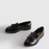 Geniş kalıplı vernikli loaferlar