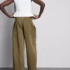 Geniş paça dikiş detaylı iş pantolonu Geniş paça dikiş detaylı iş pantolonu