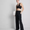 Geniş paçalı spor-gündelik pantolon Geniş paçalı spor-gündelik pantolon