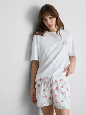 Grafik desenli pijama üstü Grafik desenli pijama üstü