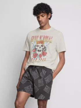 Guns N’ Roses kısa pijama şortları