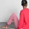 Hello Kitty çizgili pijama takımı Hello Kitty çizgili pijama takımı