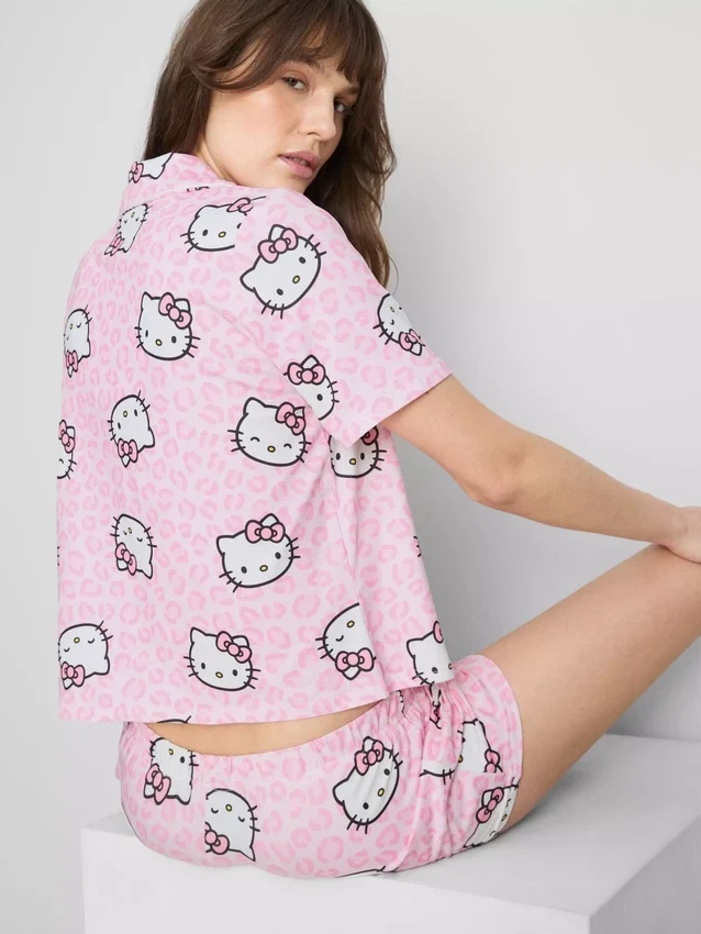 Hello Kitty kısa boyfriend şortlu pijama Hello Kitty kısa boyfriend şortlu pijama