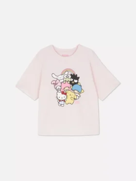 Hello Kitty ve arkadaşları desenli pijama üstü Hello Kitty ve arkadaşları desenli pijama üstü